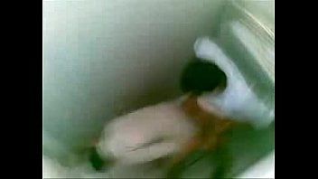 Garotos safados fazendo sexo no banheiro