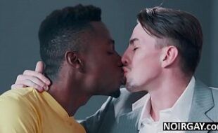 Sexo gay videos - Botando o patrão gay pra mamar